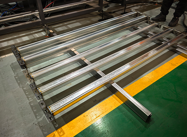 Finished galvanized box beams with end connectors welded by SUNWAY automatic production line